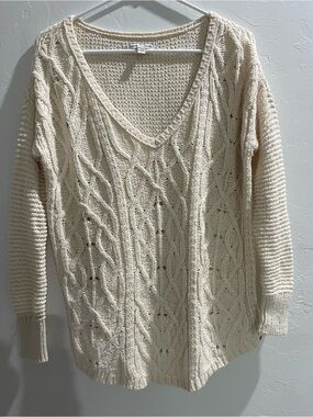 American Eagle Cream Cable Knit V-Neck Sweater Size M